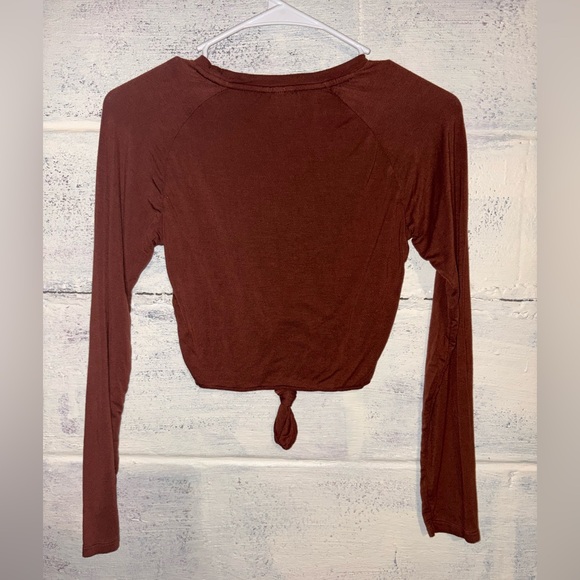 Alphalete long-sleeve tie-front crop top in burnt orange Small - Picture 2 of 3